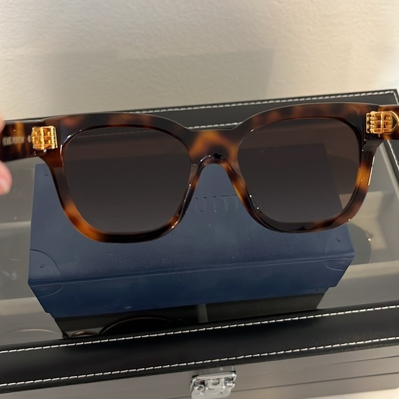 Louis Vuitton- My Monogram Square Sunglasses - Picture 2 of 10